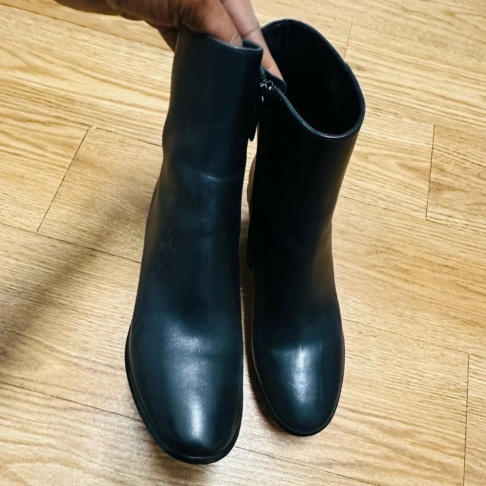 Tory Burch  HEELED BLACK ANKLE LEATHER BOOT